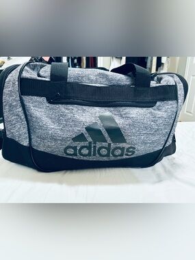 adidas Men’s Gray and Black Duffel Bag/gym bag